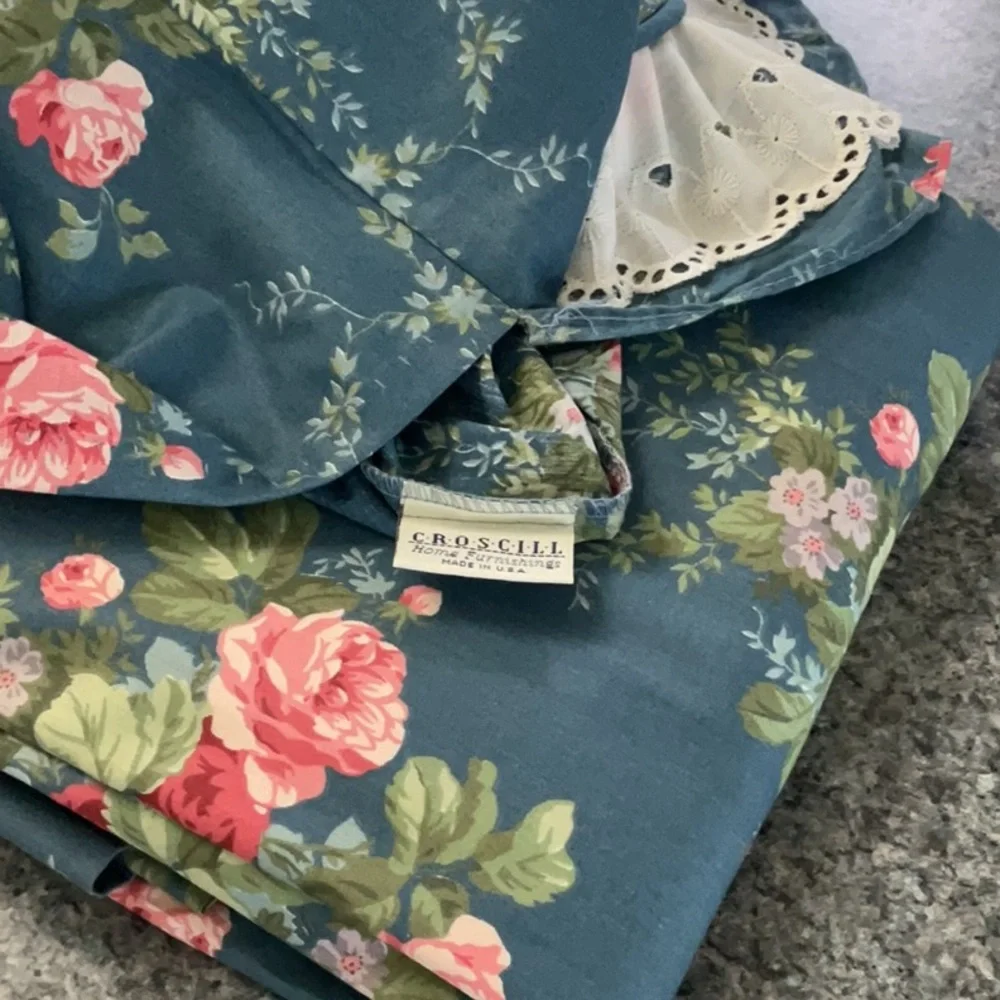 🩷 Vintage Croscill chino pair of  lined curtains.
